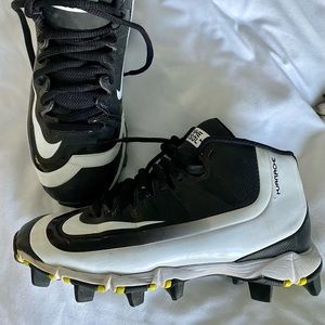 Boys SZ 1.5 Baseball Cleats